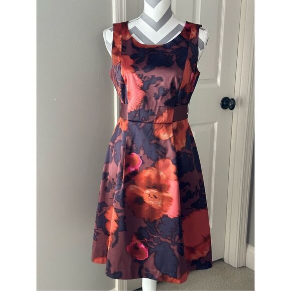 Beautiful sleeveless dress  - Picture 1 of 10